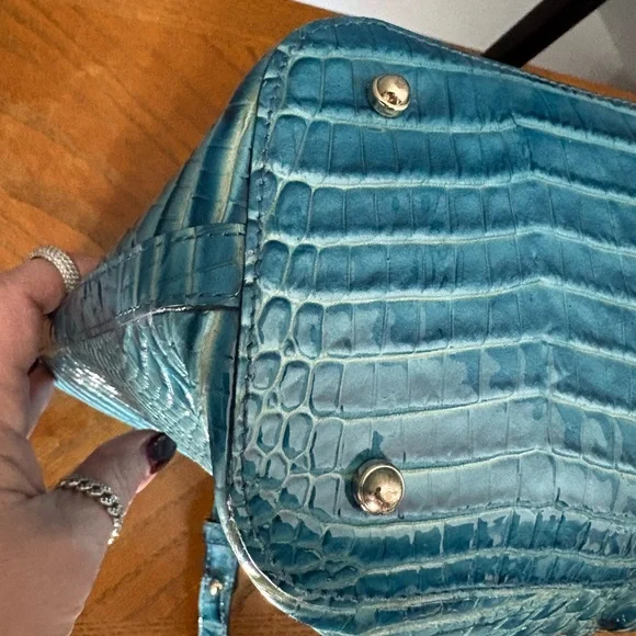 Brahmin Medium Asher in a vibrant, croc-embossed leather - Picture 6 of 7